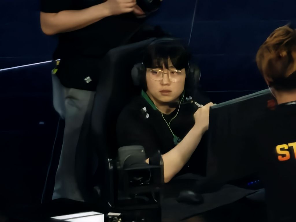 《守望先锋》老兵不死！Smurf温斯顿关键地推拦路虎